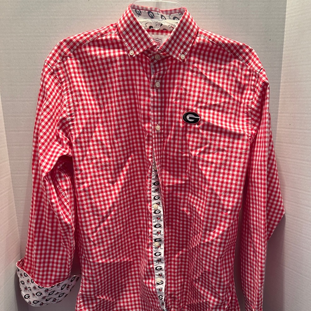 Mens University of Georgia button down with Bulldog detail cuffs/button tape